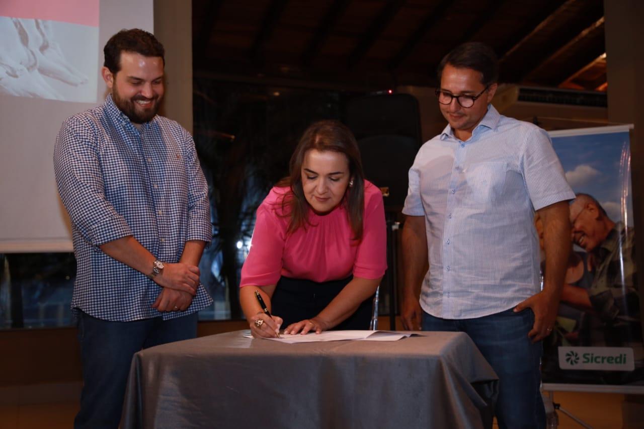 Prefeita Adriane Lopes institui a ‘Capital do Agronegócio’ durante solenidade no 3° Encontro Técnico dos Criadores.