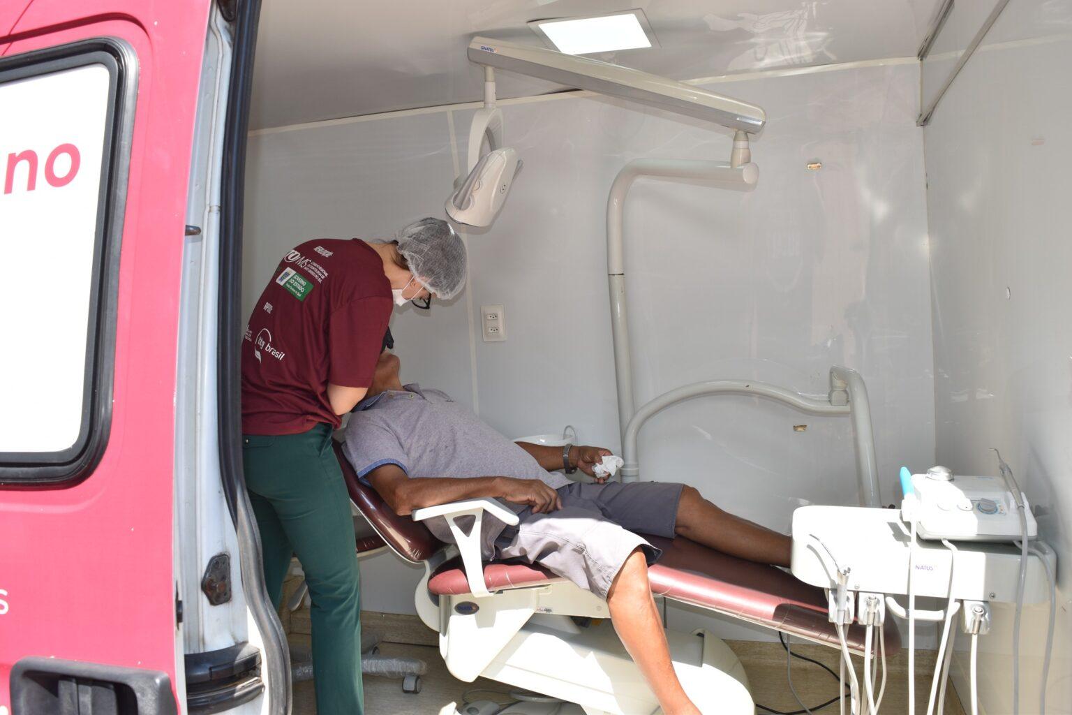 Ação de prevenção ao câncer bucal promovida pela Prefeitura atendeu mais de 350 pacientes.