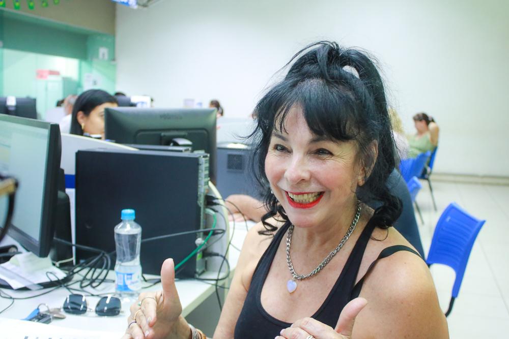 Contribuintes aproveitam até 90% de desconto no Refis; CAC oferece atendimento com interprete de Libras.