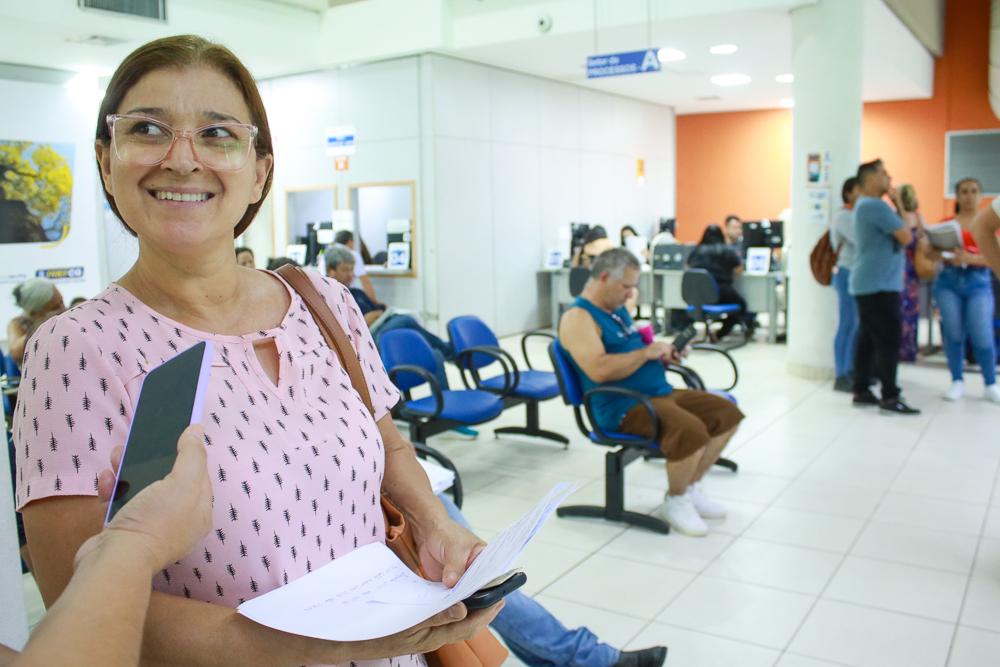 Contribuintes aproveitam até 90% de desconto no Refis; CAC oferece atendimento com interprete de Libras.