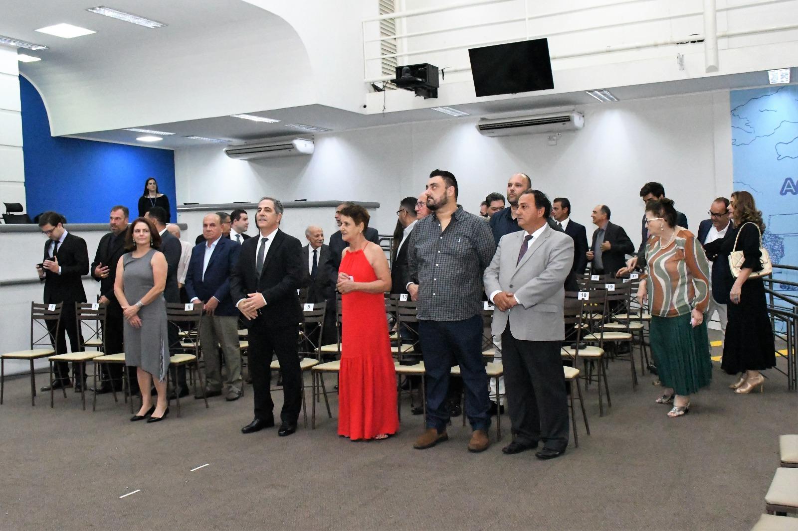 Comunidade libanesa é homenageada na Câmara com a Medalha Legislativa “Ueze Zahran” Comunidade libanesa é homenageada na Câmara com a Medalha Legislativa “Ueze Zahran”