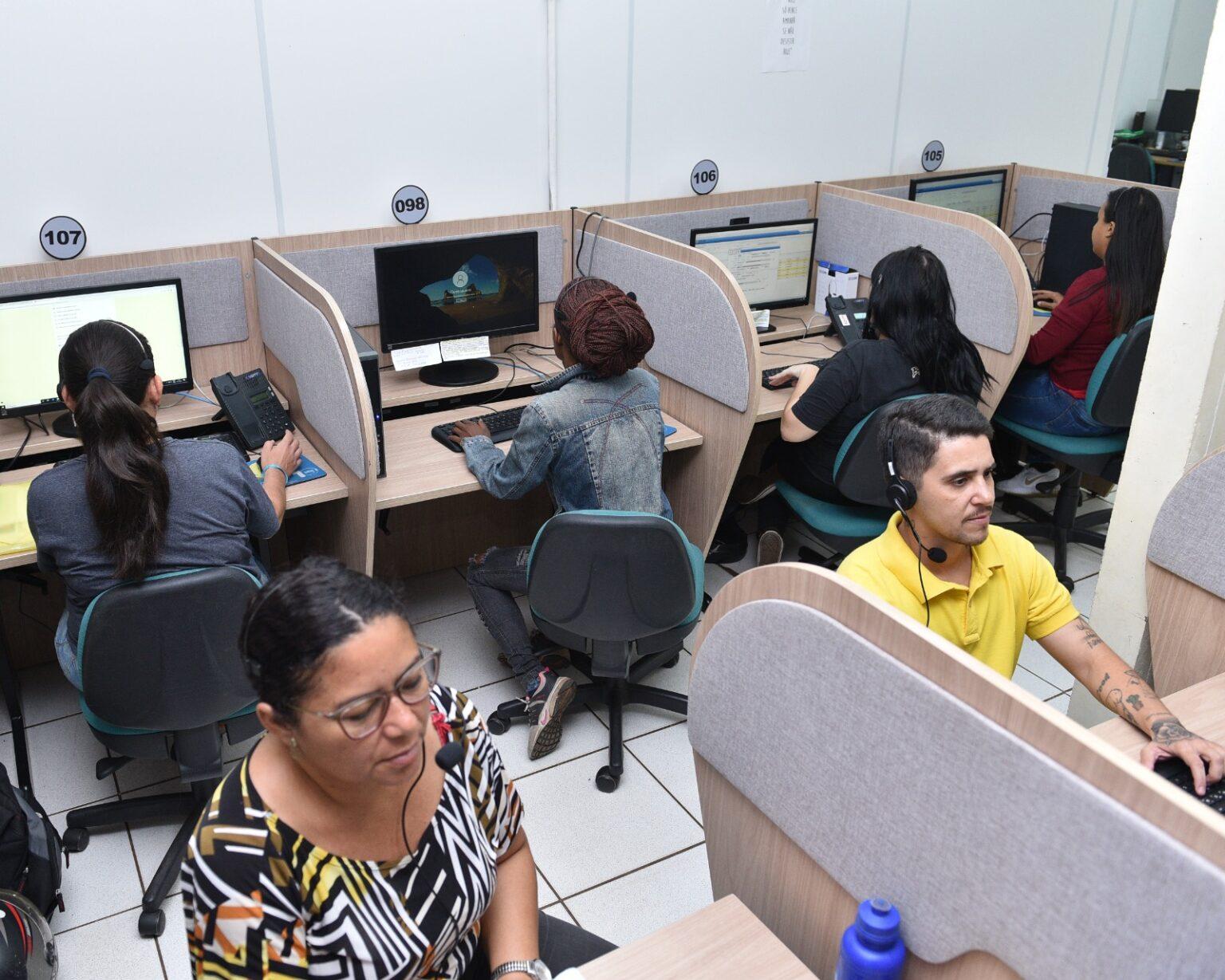 Prefeitura de Campo Grande oferece diferentes canais de comunicação para facilitar atendimento à população. Prefeitura de Campo Grande oferece diferentes canais de comunicação para facilitar atendimento à população.