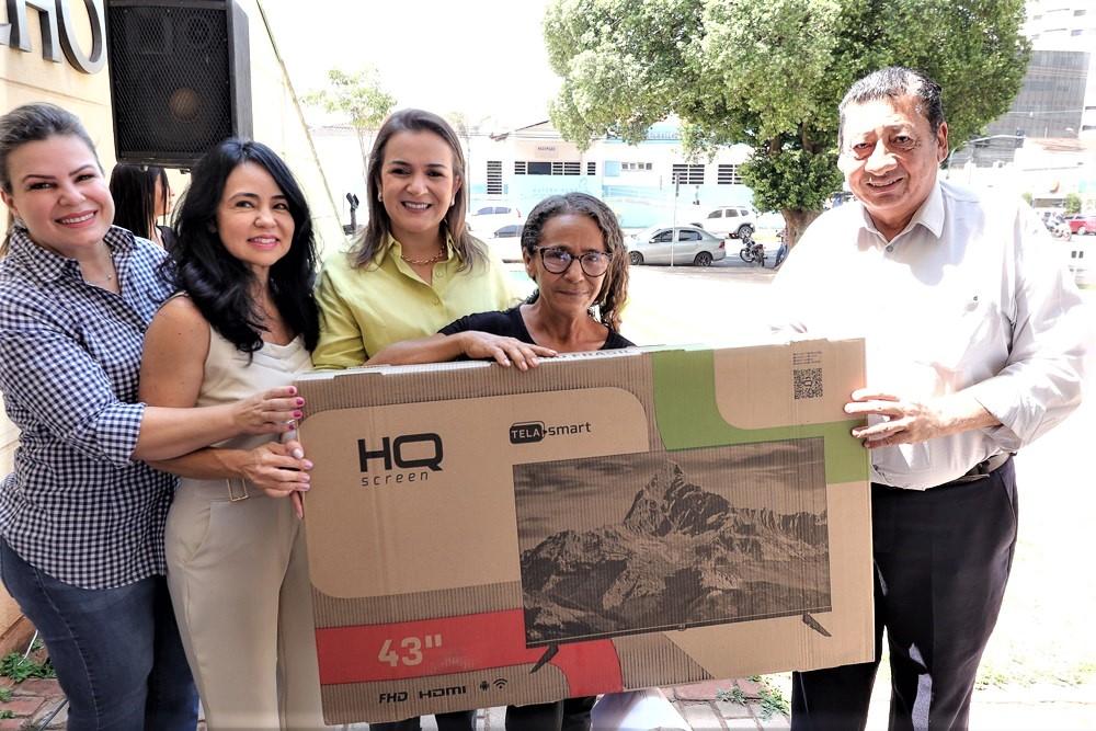 Prefeitura entrega prêmios do 3º sorteio do programa IPTU Dá Prêmios 2023.