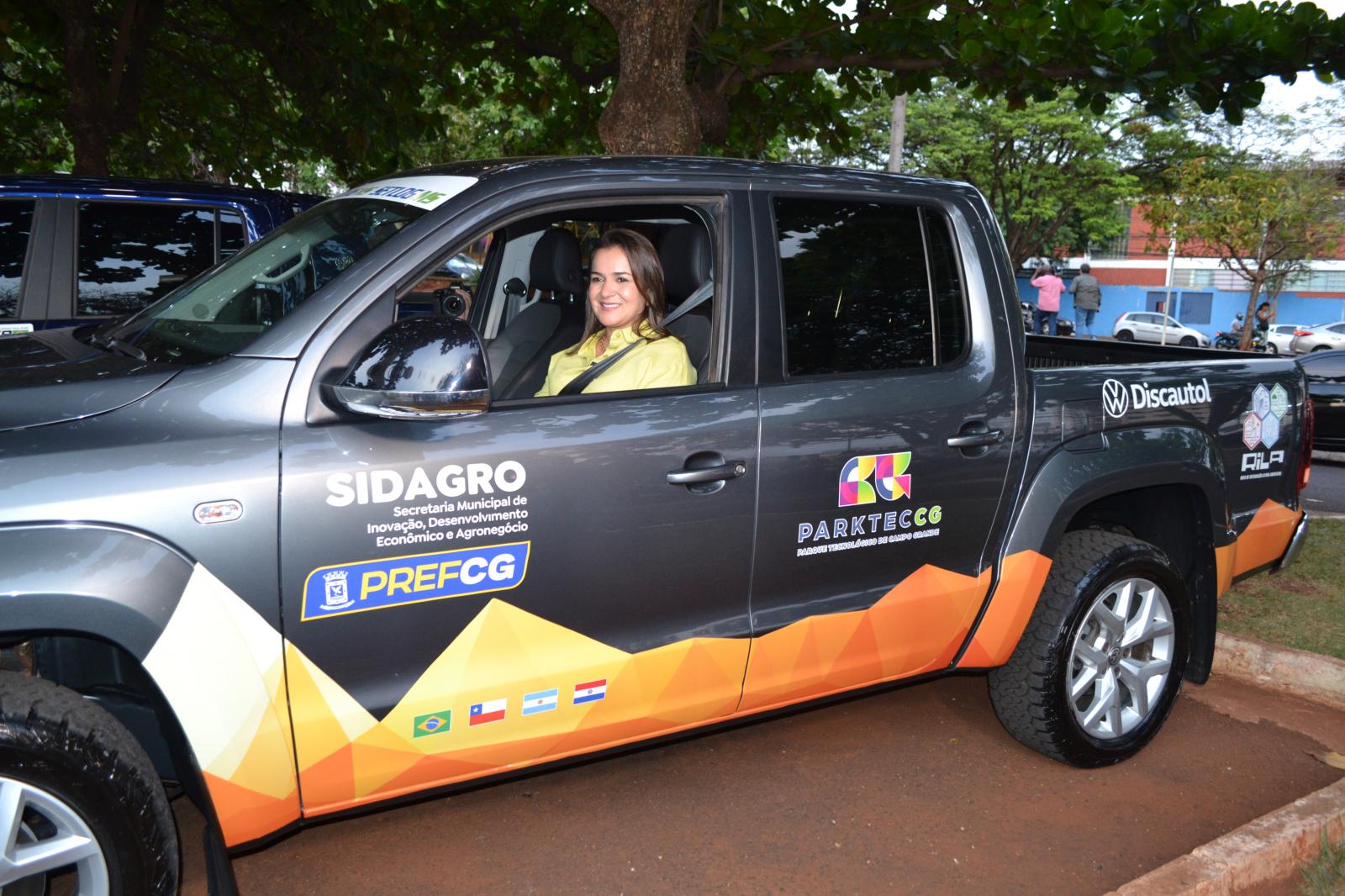 Prefeitura recebe caminhonete para participar de expedição da Rota Bioceânica Prefeitura recebe caminhonete para participar de expedição da Rota Bioceânica