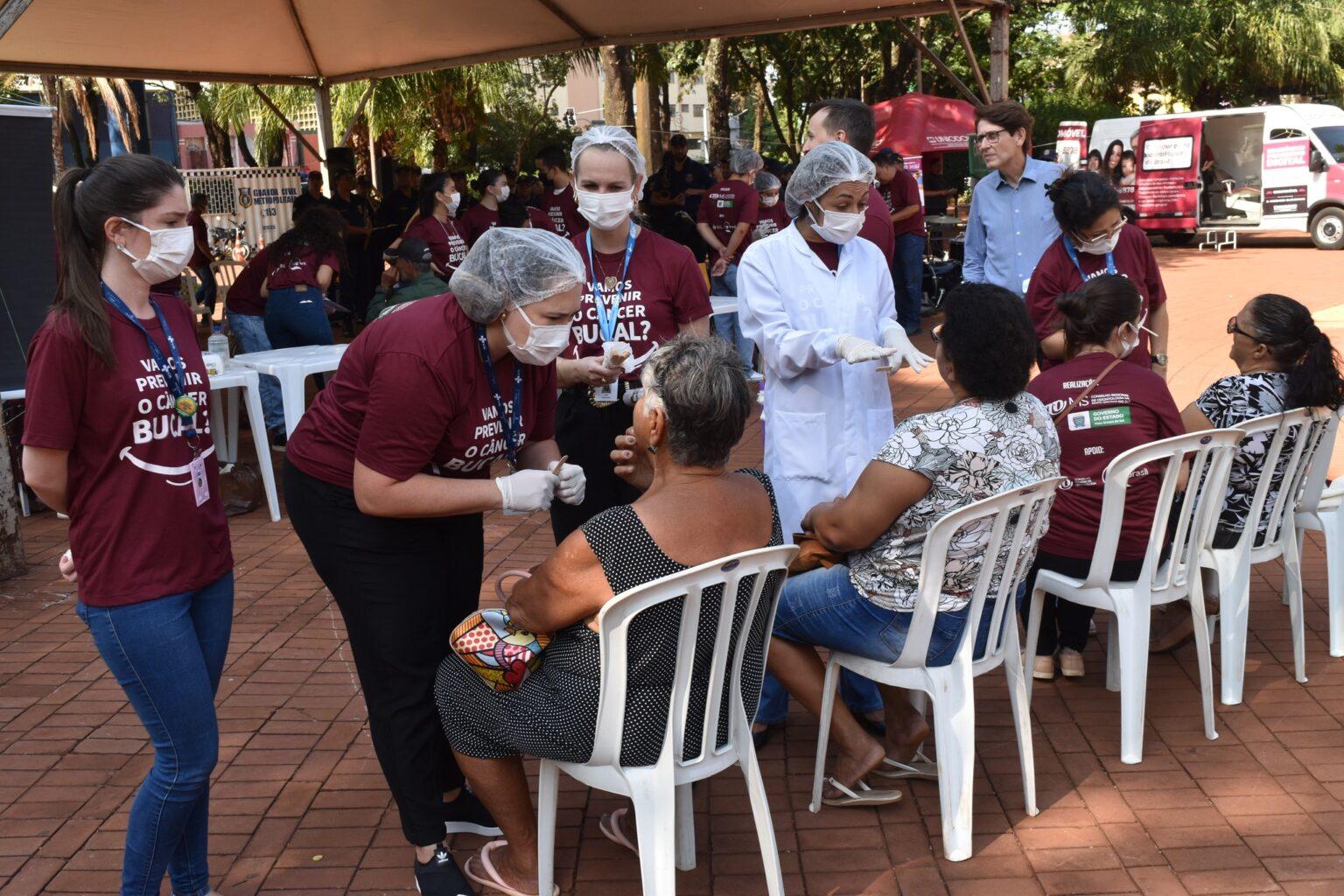 Ação de prevenção ao câncer bucal promovida pela Prefeitura atendeu mais de 350 pacientes.