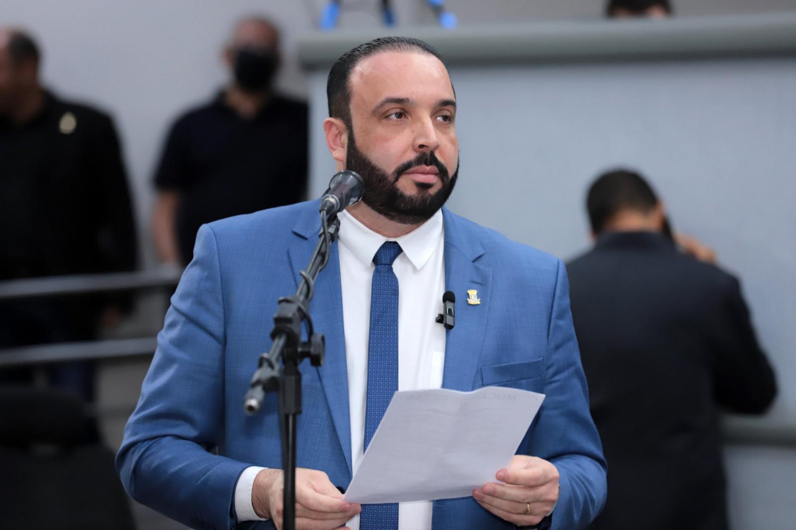 É do Vereador Professor Juari, a autoria da Lei que garante o direito de prioridade de matrícula de irmãos, na mesma unidade escolar, da REME.