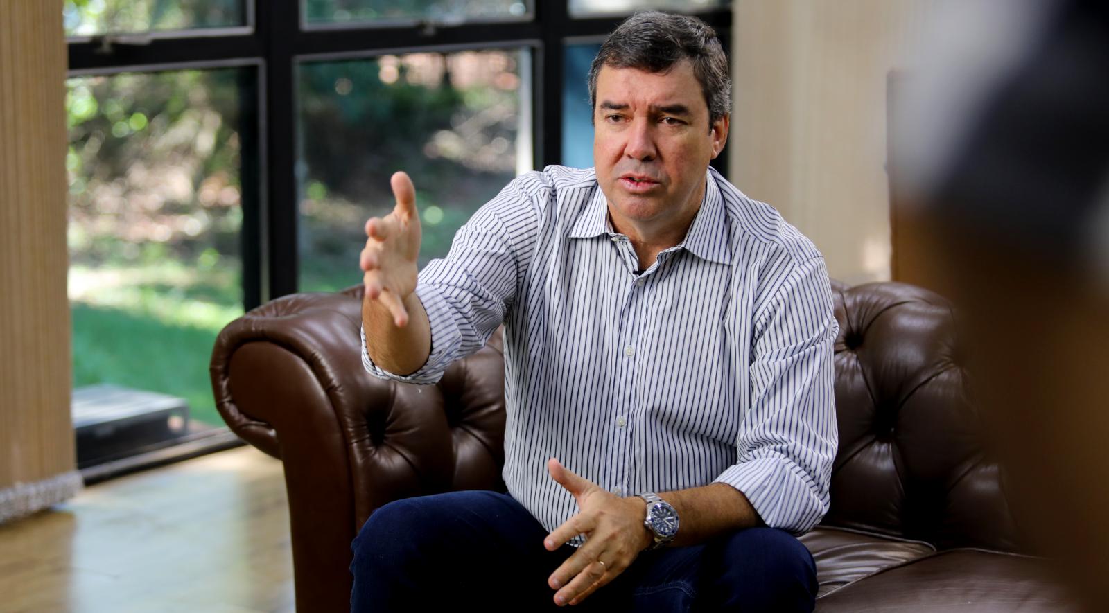 Governador Eduardo Riedel  cumpre planejamento, e anuncia pagamento de salário e 13º  Governador Eduardo Riedel  cumpre planejamento, e anuncia pagamento de salário e 13º