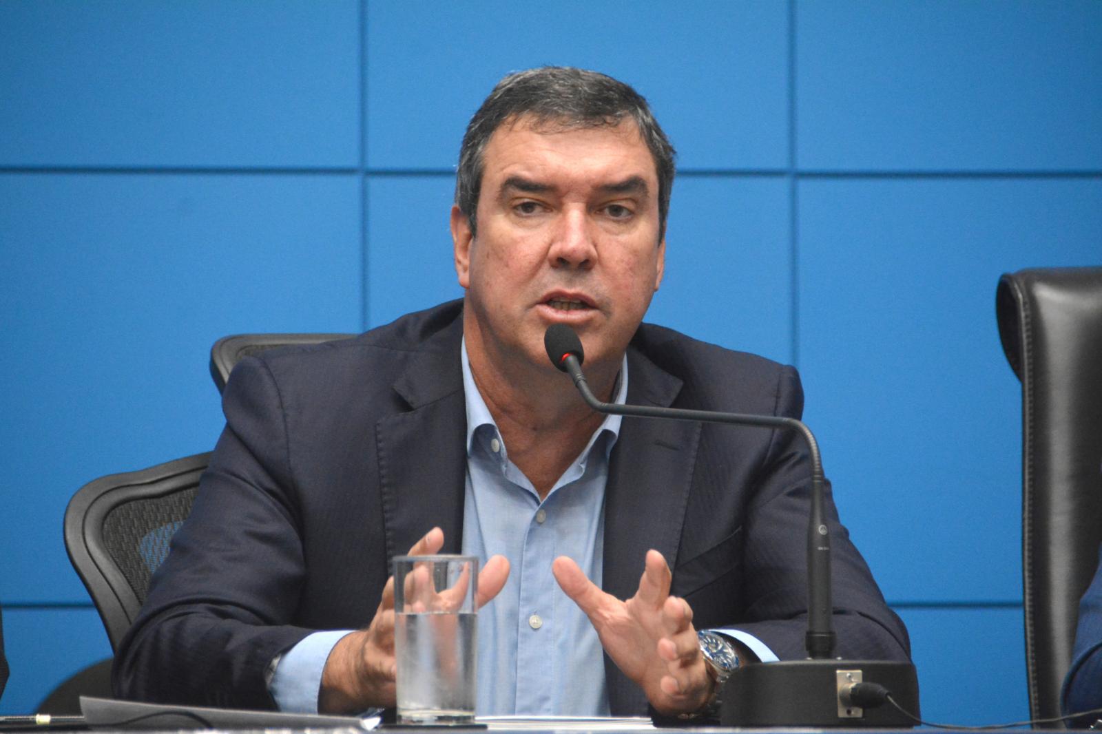 O Governador Eduardo Riedel lança nesta segunda-feira a implantação do Balcão Único MS Agiliza. O Governador Eduardo Riedel lança nesta segunda-feira a implantação do Balcão Único MS Agiliza.