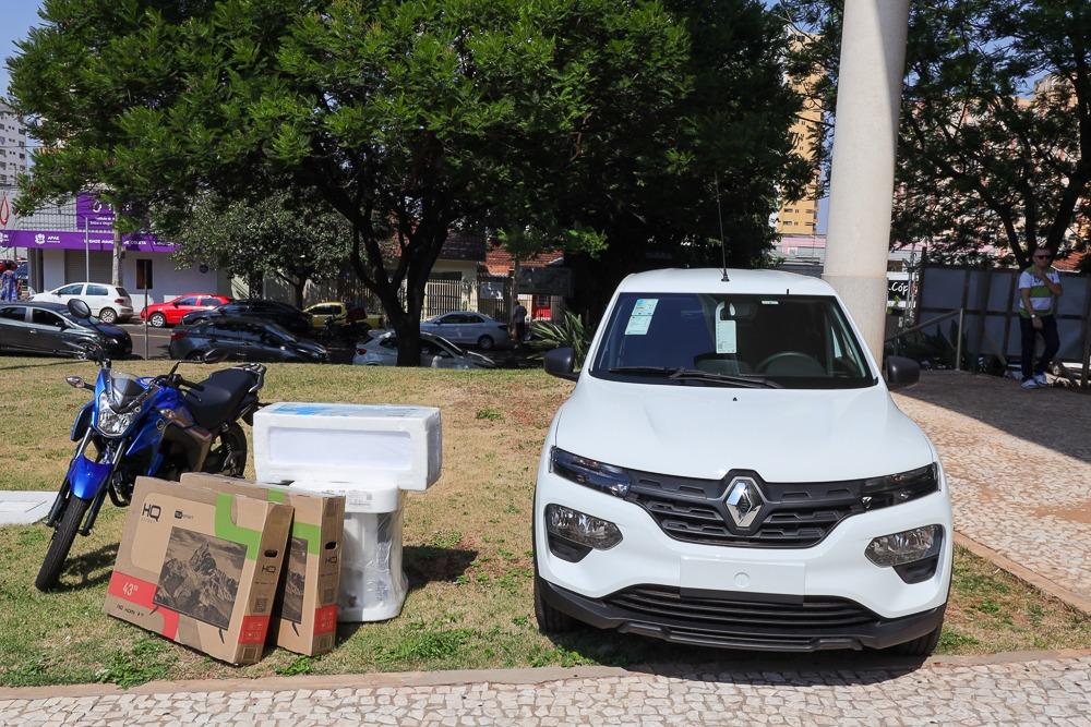 Prefeitura entrega prêmios do 3º sorteio do programa IPTU Dá Prêmios 2023.