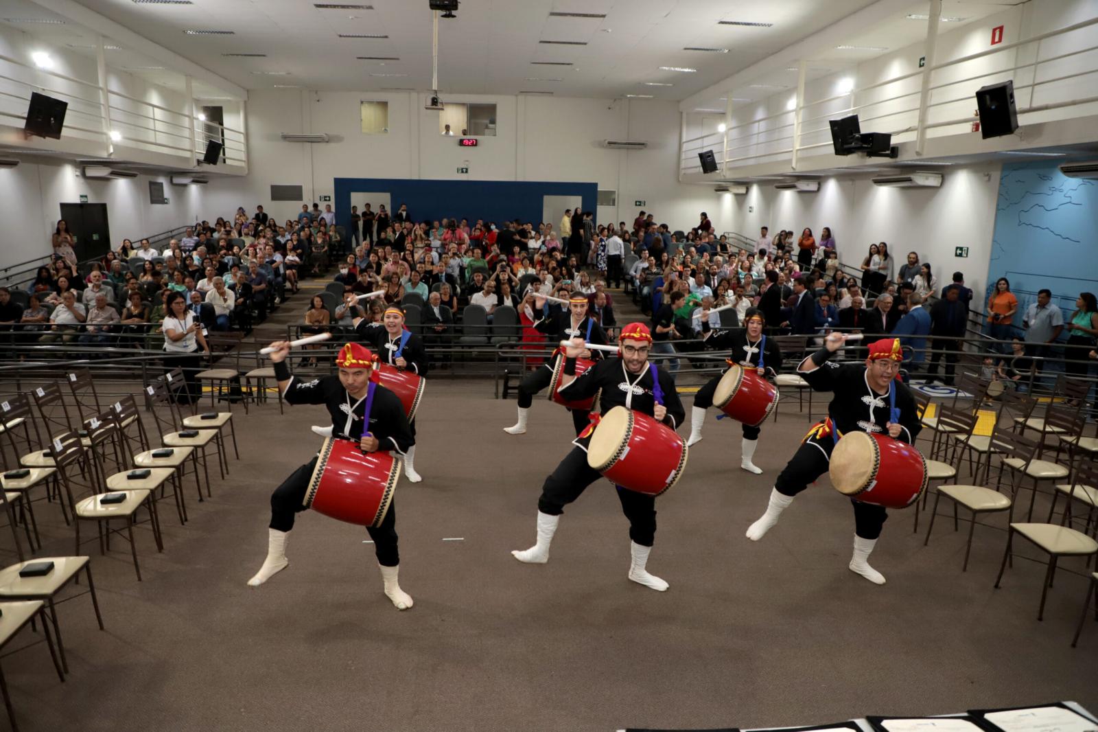 Representantes da comunidade japonesa são homenageados com a “Medalha Legislativa Haguemo Tomonaga”