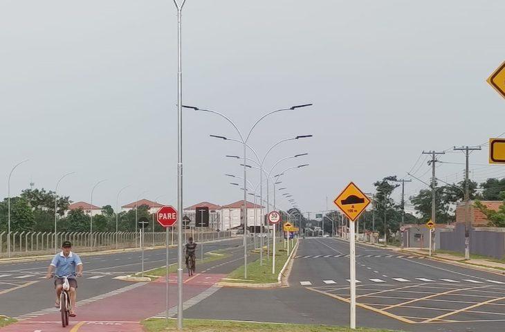 Sistema de iluminação com energia solar é ativado na Avenida dos Cafezais. Sistema de iluminação com energia solar é ativado na Avenida dos Cafezais.