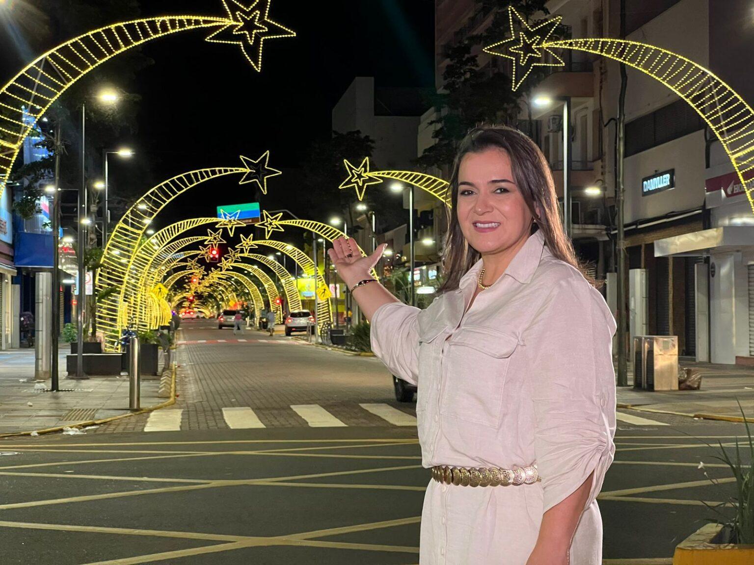 Campo Grande entra no clima do Natal com ruas e avenidas iluminadas. Campo Grande entra no clima do Natal com ruas e avenidas iluminadas.