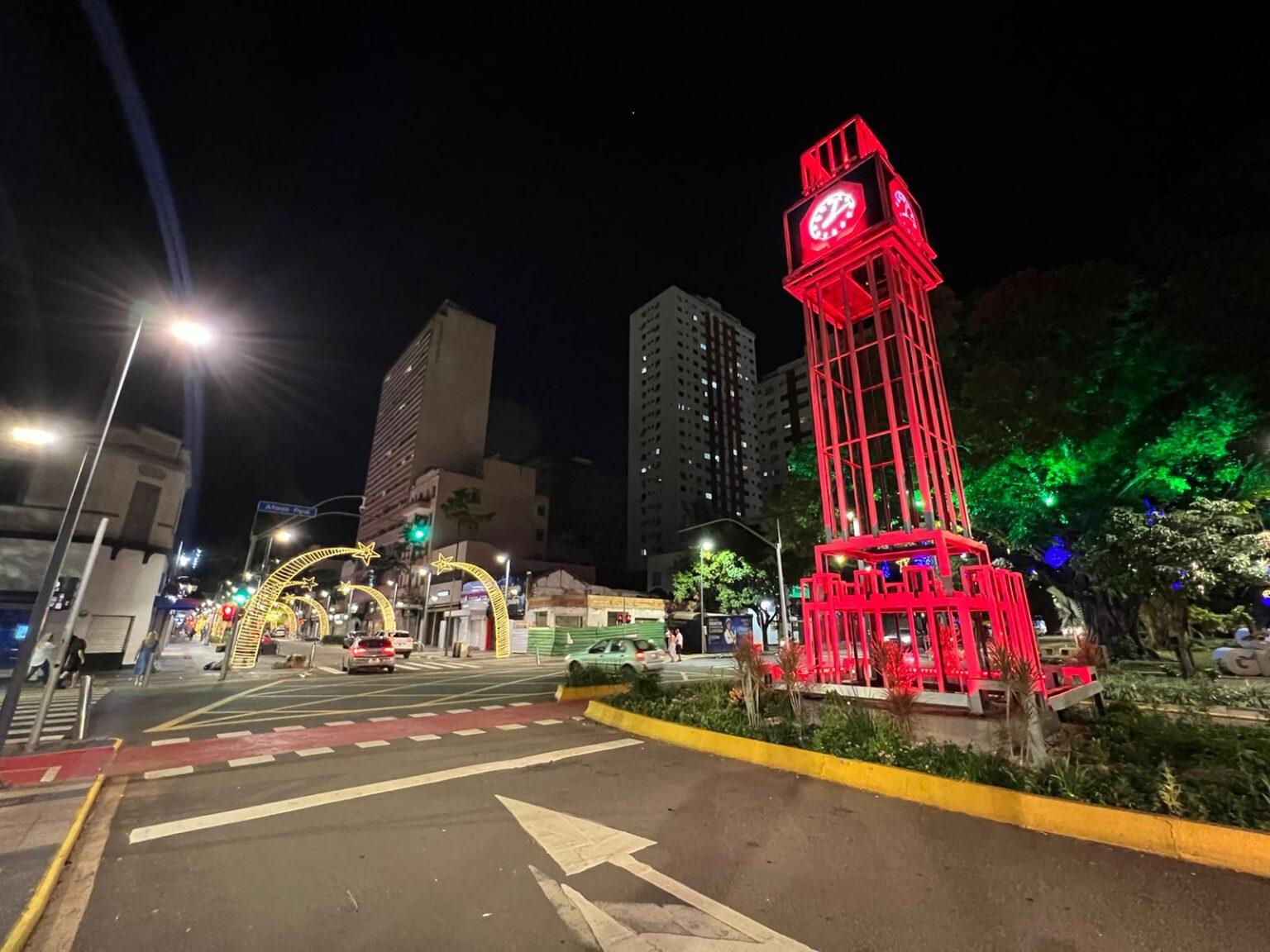 Campo Grande entra no clima do Natal com ruas e avenidas iluminadas. Campo Grande entra no clima do Natal com ruas e avenidas iluminadas.