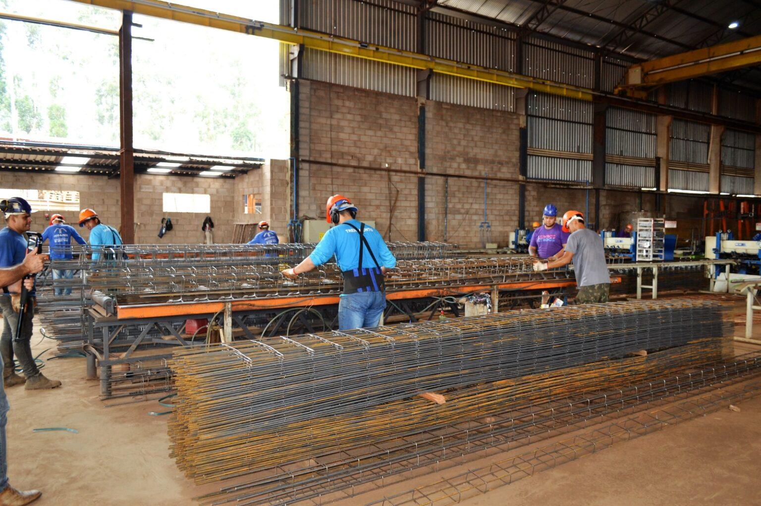 Da sucata para sua casa, indústria transforma recicláveis em materiais de construção.