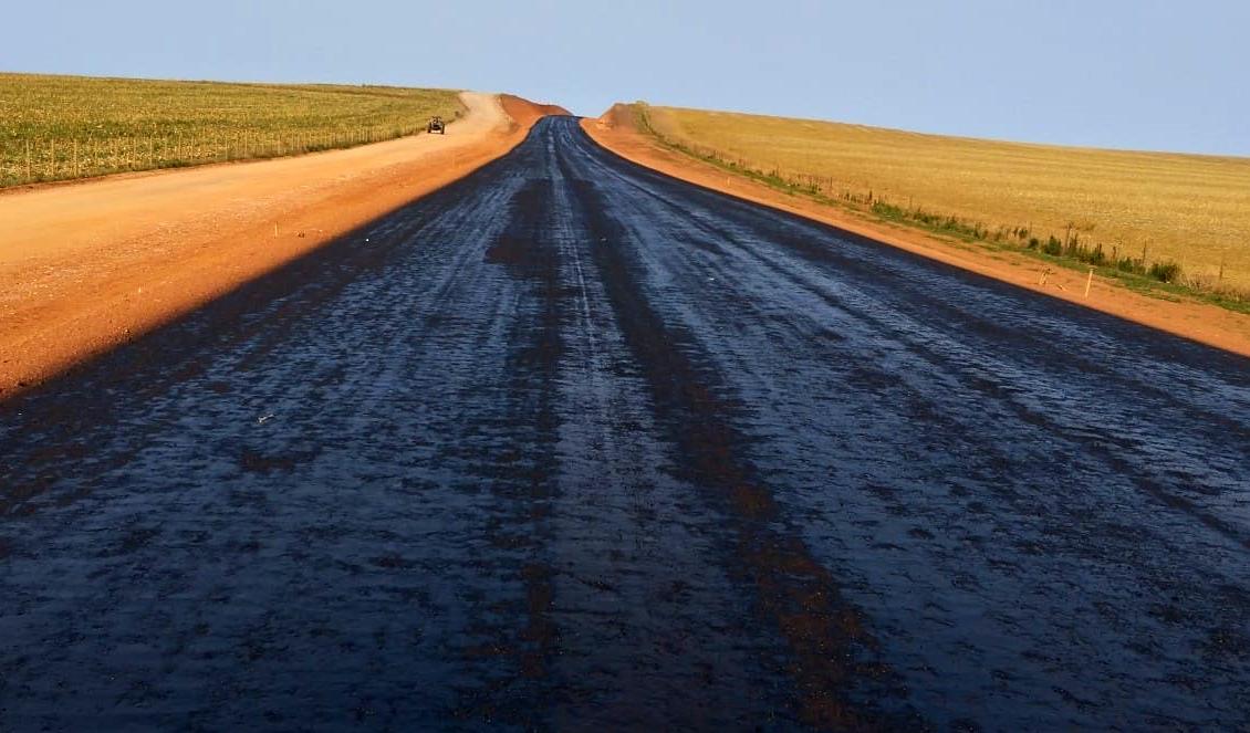 Pavimentação de rodovias no sudoeste de MS integra regiões e cria conexão com a Rota Bioceânica. Pavimentação de rodovias no sudoeste de MS integra regiões e cria conexão com a Rota Bioceânica.