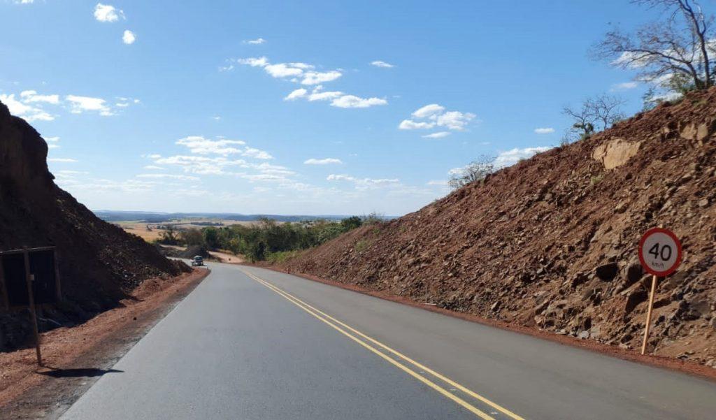 Pavimentação de rodovias no sudoeste de MS integra regiões e cria conexão com a Rota Bioceânica. Pavimentação de rodovias no sudoeste de MS integra regiões e cria conexão com a Rota Bioceânica.