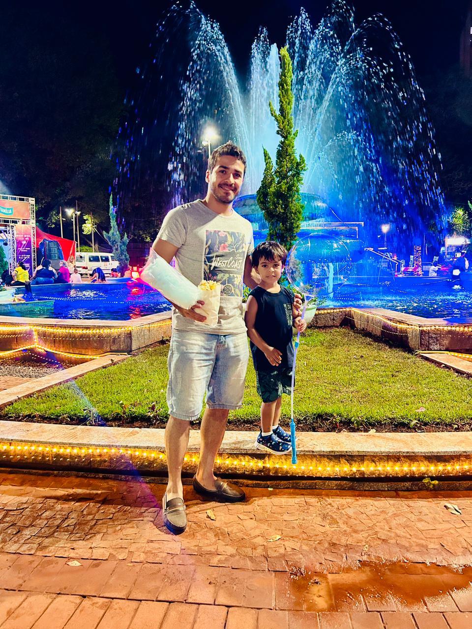 “Natal de CG é tamanho família” encanta população em mais uma noite de festividades. “Natal de CG é tamanho família” encanta população em mais uma noite de festividades.