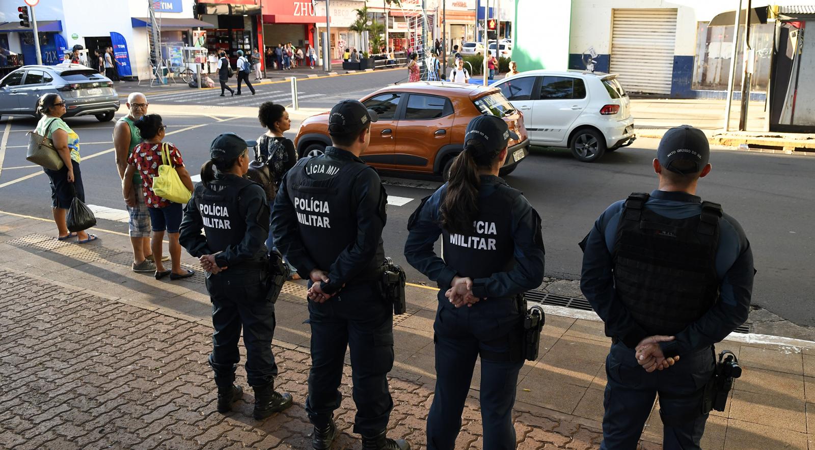 Governo do Estado reforça policiamento durante período de festas em Campo Grande e no interior. Governo do Estado reforça policiamento durante período de festas em Campo Grande e no interior.