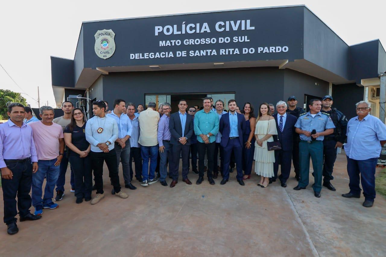 Governo de MS investe R$ 28 mi em Santa Rita do Pardo, entrega anel viário e nova delegacia da Polícia Civil. Governo de MS investe R$ 28 mi em Santa Rita do Pardo, entrega anel viário e nova delegacia da Polícia Civil.