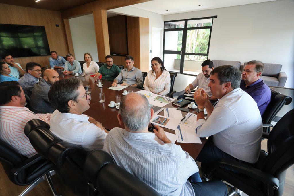 Laguna Carapã: governador garante obras de infraestrutura urbana e na malha rodoviária da cidade. Laguna Carapã: governador garante obras de infraestrutura urbana e na malha rodoviária da cidade.