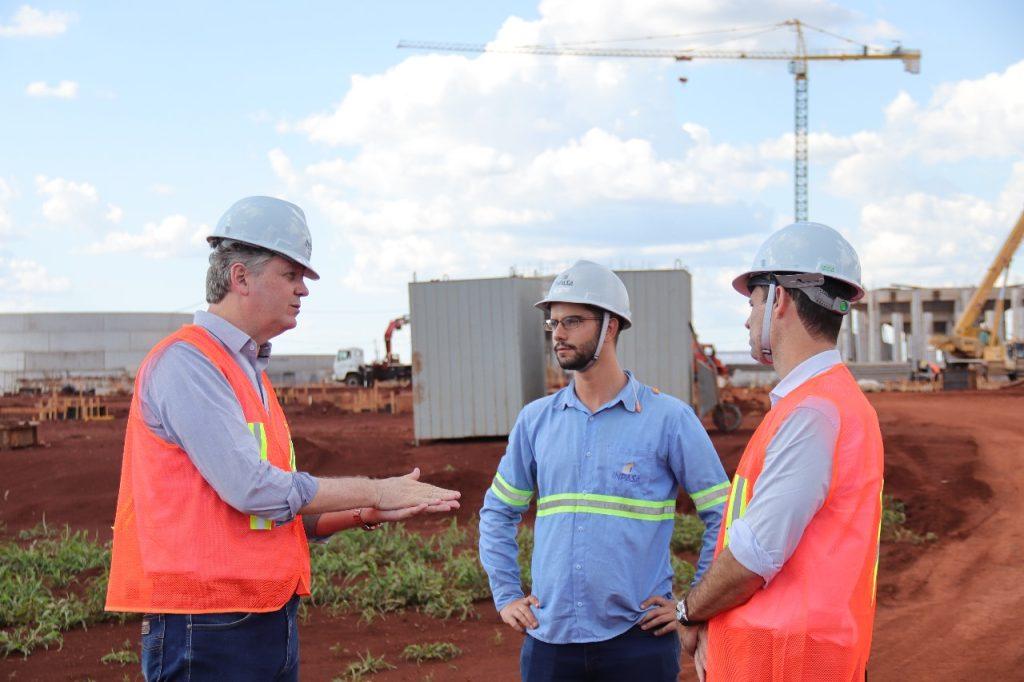 Obra de indústria de etanol de cereais gera 600 empregos em Sidrolândia. Obra de indústria de etanol de cereais gera 600 empregos em Sidrolândia.