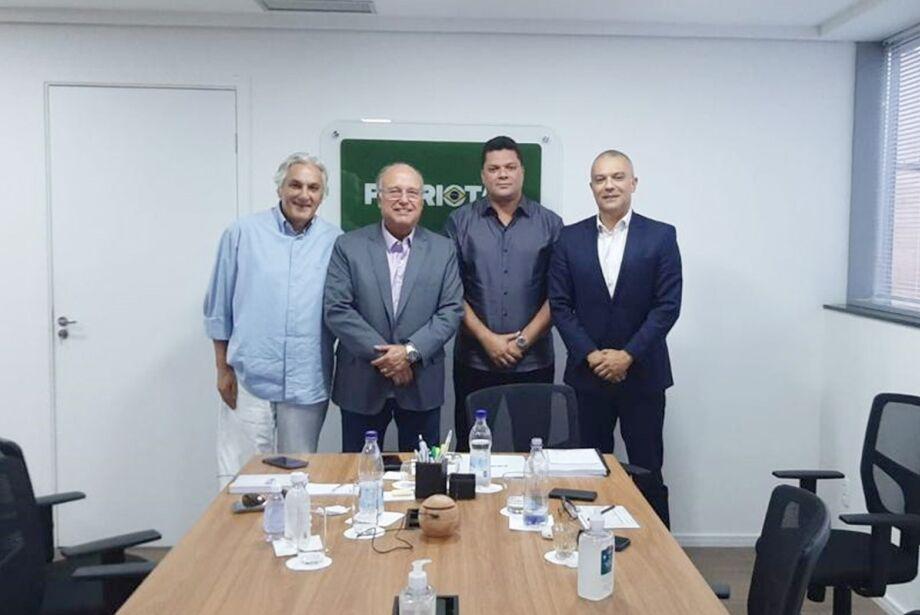 Após disputa, Delcídio assume presidência do PRD em Mato Grosso do Sul. Após disputa, Delcídio assume presidência do PRD em Mato Grosso do Sul.