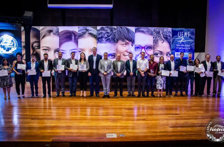Cientistas de Mato Grosso do Sul recebem prêmios Pesquisador Fundect 2023. Cientistas de Mato Grosso do Sul recebem prêmios Pesquisador Fundect 2023.