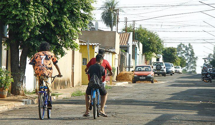 Entrega de títulos de regularização fundiária no Aero Rancho será nesta segunda-feira. Entrega de títulos de regularização fundiária no Aero Rancho será nesta segunda-feira.