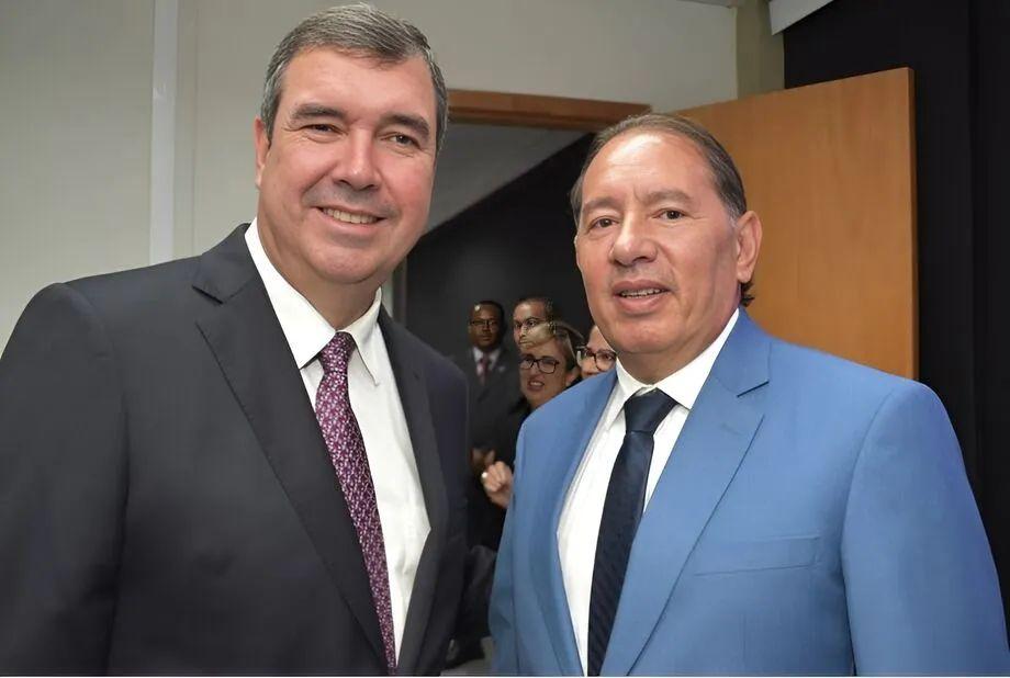 Governador Eduardo Riedel encaminha projeto para redução de 33% na cobrança de taxas cartorárias. Governador Eduardo Riedel encaminha projeto para redução de 33% na cobrança de taxas cartorárias.