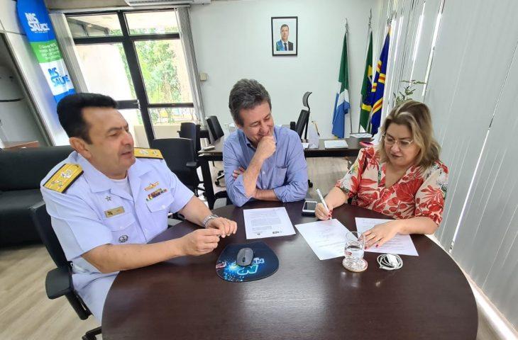 Governo de MS e Marinha do Brasil celebram cooperação para assistência à população ribeirinha. Governo de MS e Marinha do Brasil celebram cooperação para assistência à população ribeirinha.