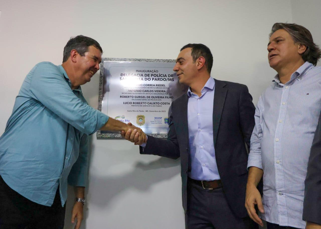 Governo de MS investe R$ 28 mi em Santa Rita do Pardo, entrega anel viário e nova delegacia da Polícia Civil. Governo de MS investe R$ 28 mi em Santa Rita do Pardo, entrega anel viário e nova delegacia da Polícia Civil.