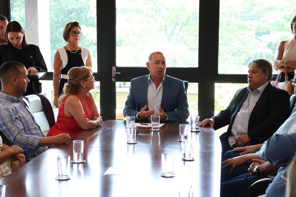 Governo do Estado firma convênio para revitalizar Estádio Municipal de Sidrolândia. Governo do Estado firma convênio para revitalizar Estádio Municipal de Sidrolândia.