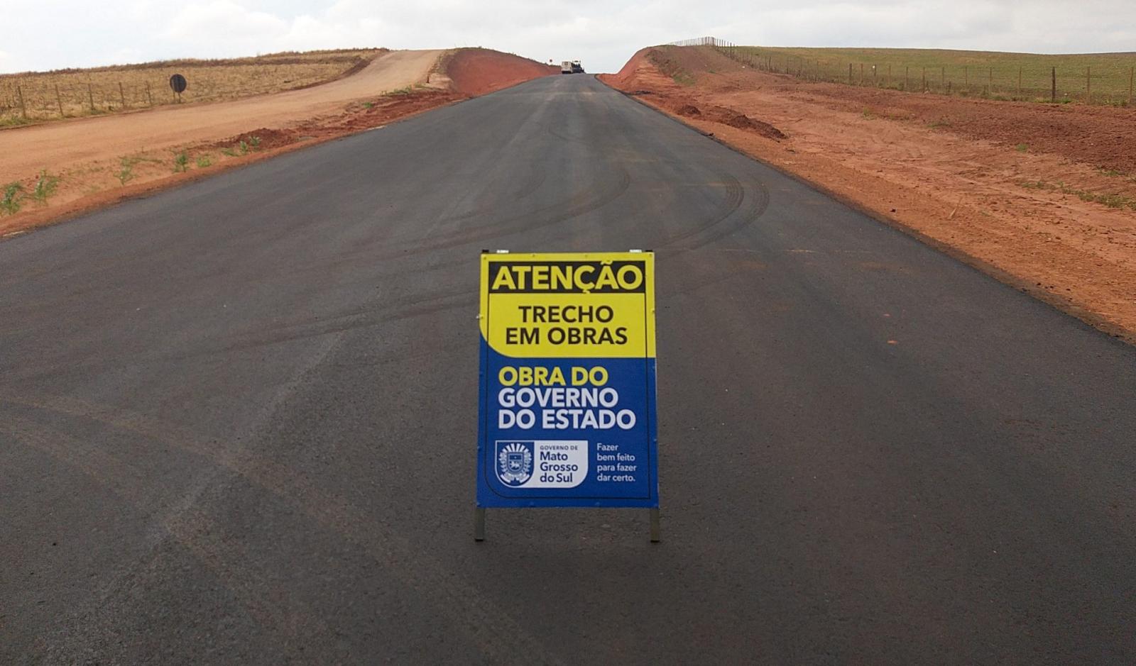 Pavimentação de rodovias no sudoeste de MS integra regiões e cria conexão com a Rota Bioceânica. Pavimentação de rodovias no sudoeste de MS integra regiões e cria conexão com a Rota Bioceânica.