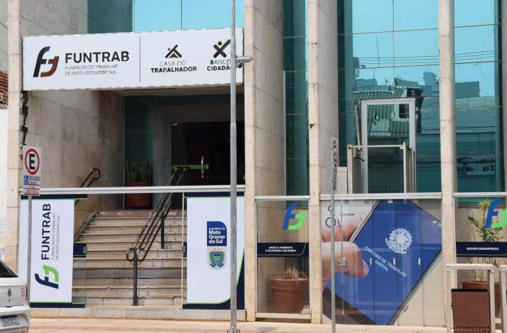 Prestes a ser inaugurada na Capital, rede de fast-food abre processo seletivo na Funtrab nesta segunda. Prestes a ser inaugurada na Capital, rede de fast-food abre processo seletivo na Funtrab nesta segunda.