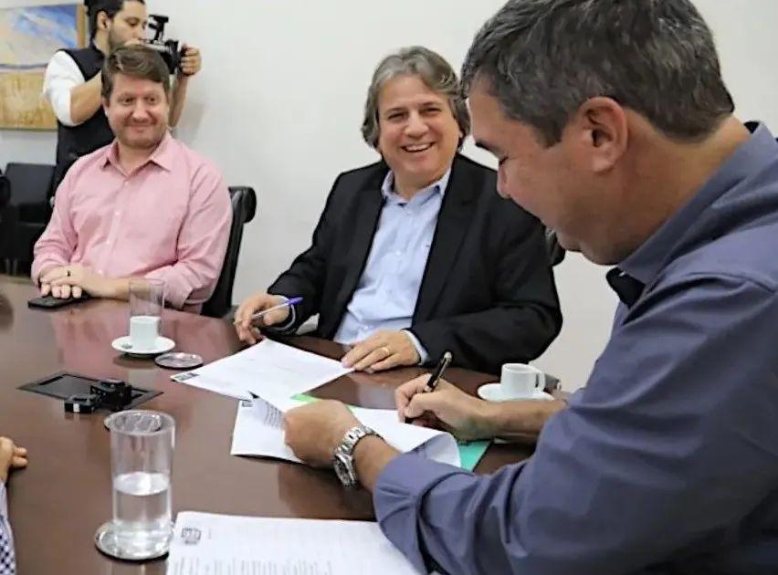 Secretários pegam férias com governador e adjuntos assumem comando. Secretários pegam férias com governador e adjuntos assumem comando.