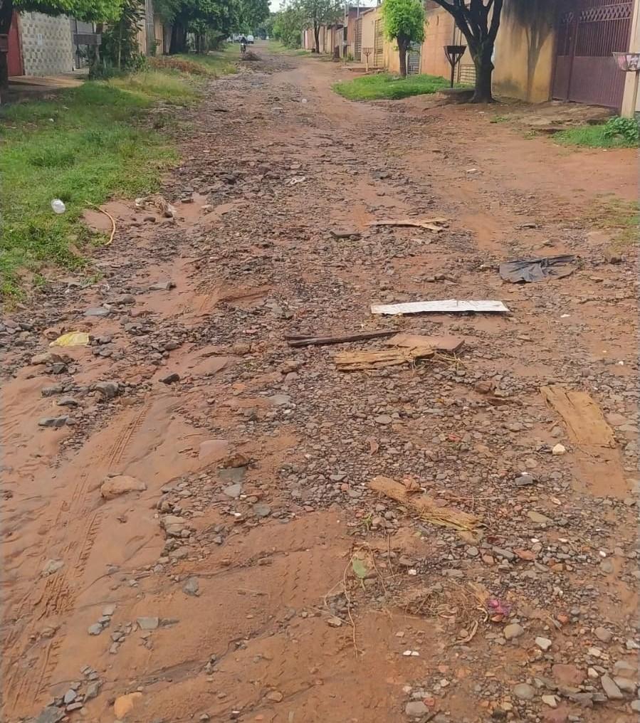 Tiago Vargas reivindica melhorias na infraestrutura da rua Paulo Ubiratã no bairro Mário Covas.