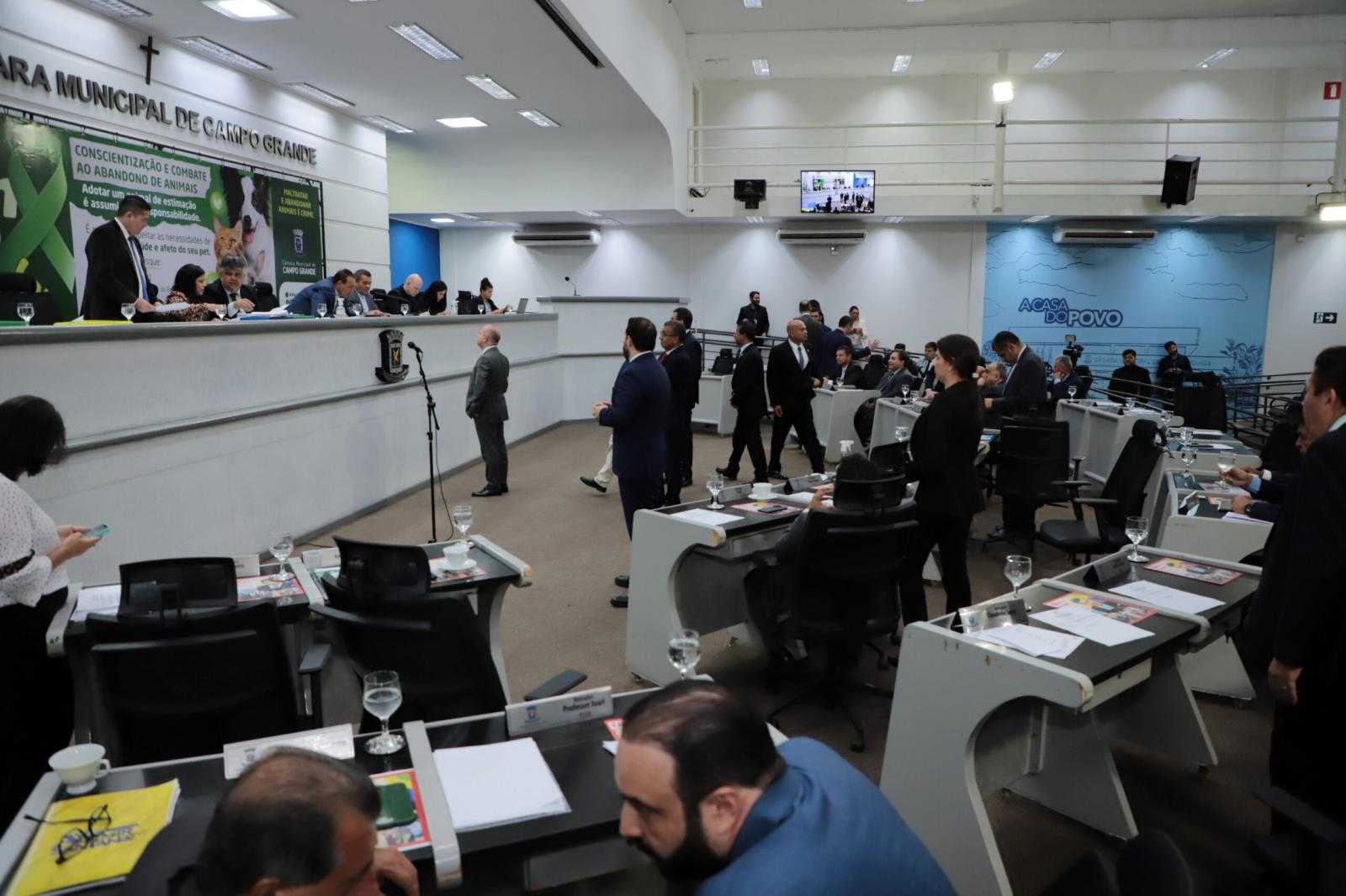 Vereadores aprovam 18 projetos na última sessão do ano. 