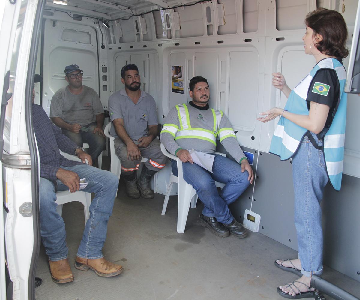 Rodovida: fiscalização educativa na MS-040 aborda mais de 20 motoristas e orienta sobre exame toxicológico. Rodovida: fiscalização educativa na MS-040 aborda mais de 20 motoristas e orienta sobre exame toxicológico.