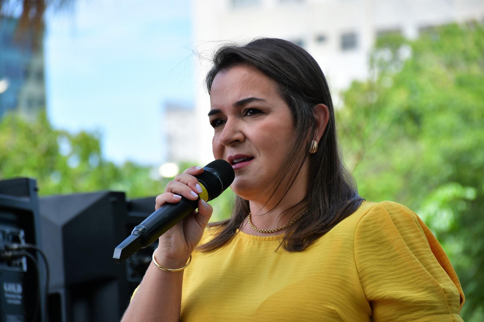 A Prefeita  Adriane Lopes entrega 79 veículos novos para as  15 secretarias municipais.