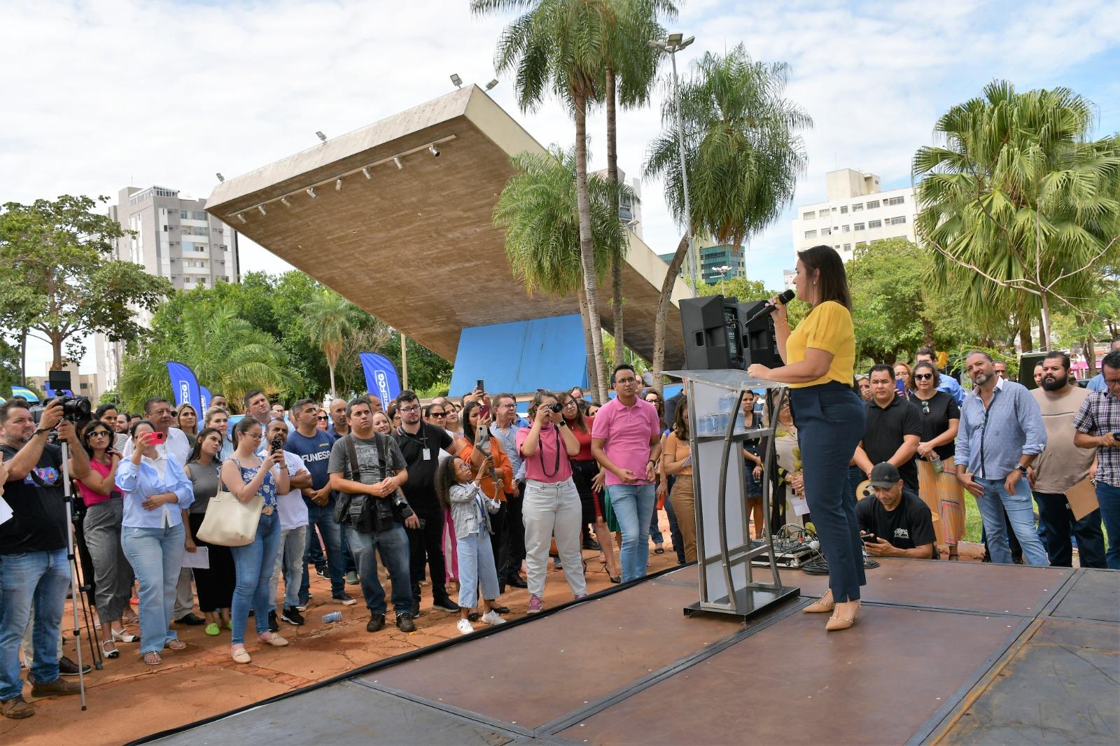 A Prefeita  Adriane Lopes entrega 79 veículos novos para as  15 secretarias municipais.