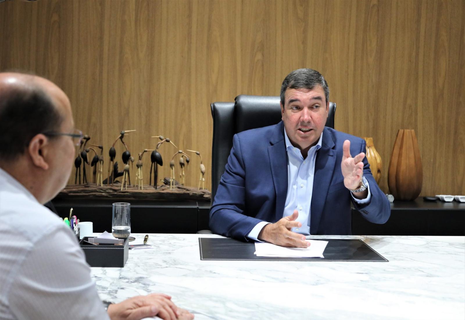 Com projetos e planejamento para 2024, Riedel retoma função e reconhece atuação do vice-governador. Com projetos e planejamento para 2024, Riedel retoma função e reconhece atuação do vice-governador.