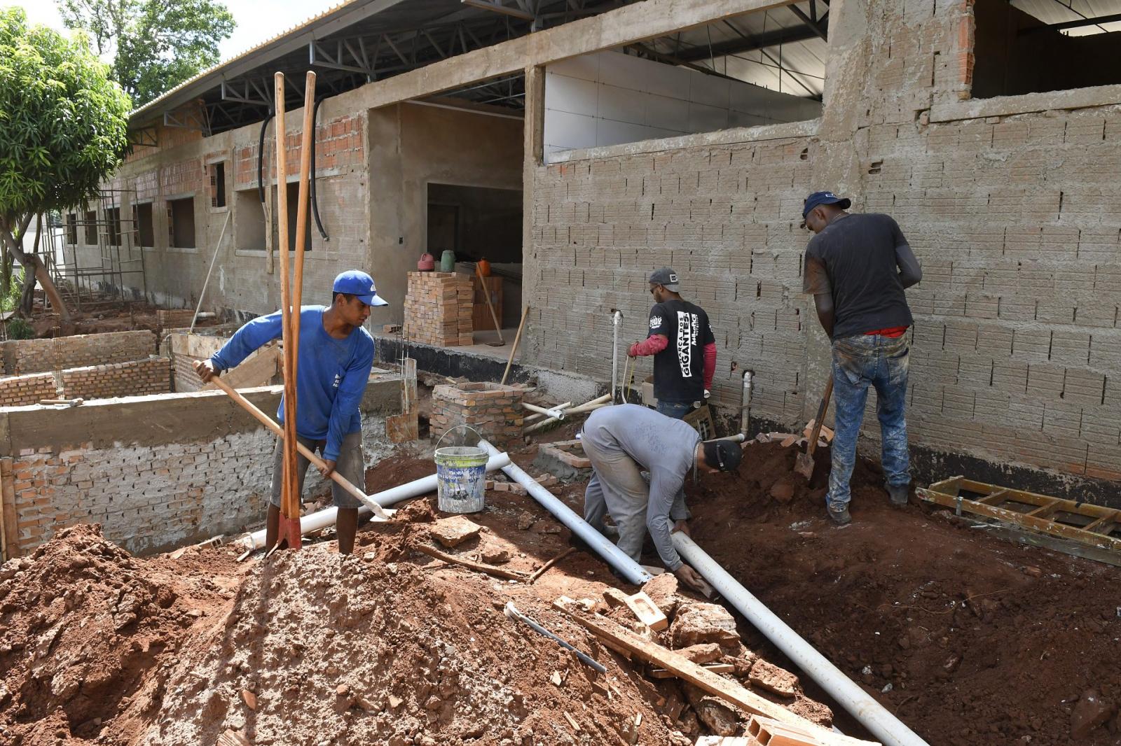 Governo promove reforma em 125 escolas estaduais para oferecer espaço moderno e acessível. Governo promove reforma em 125 escolas estaduais para oferecer espaço moderno e acessível.