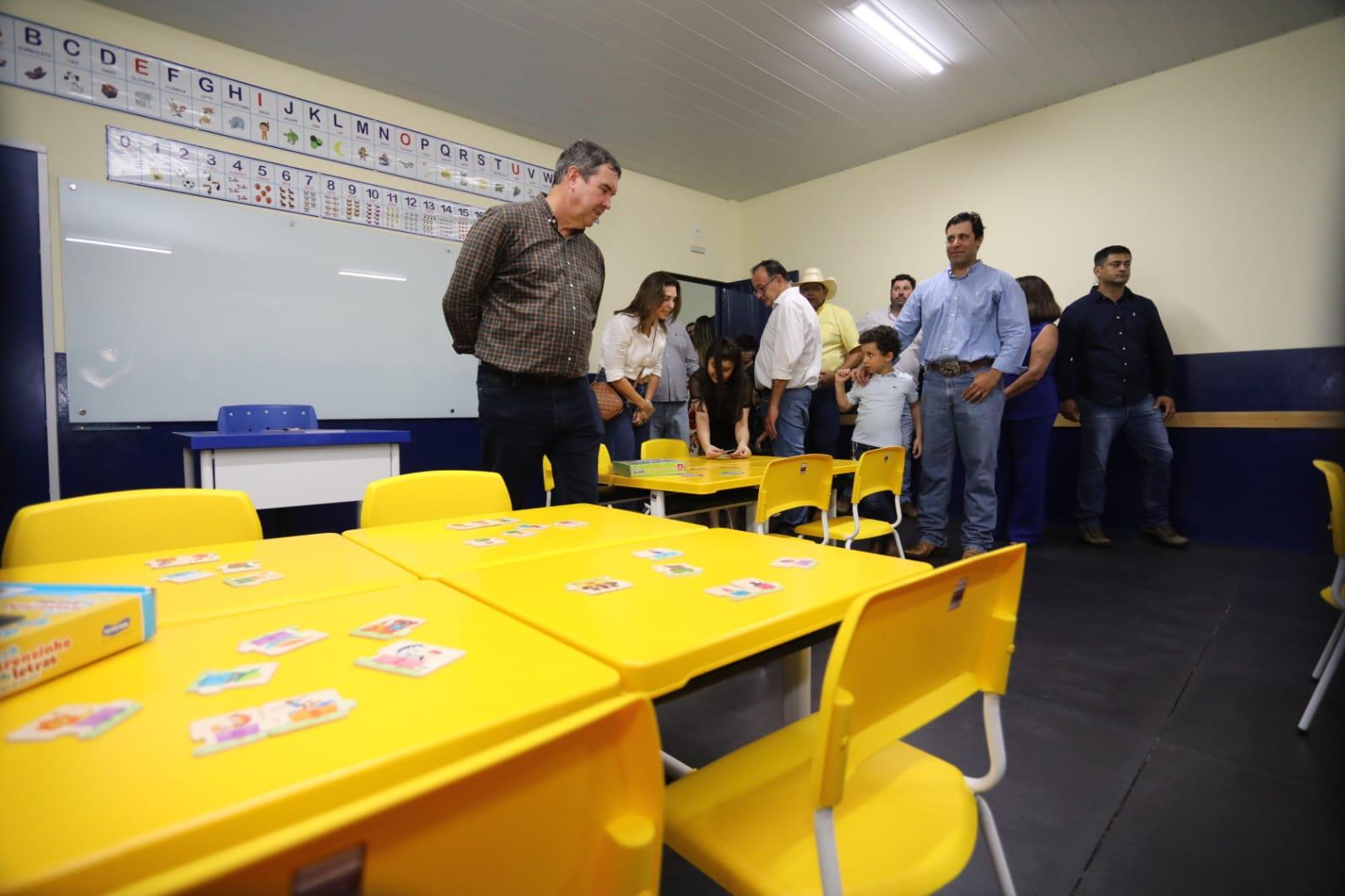 Na inauguração de escola com apoio do Governo, obra na MS-289 é anunciada em Amambai.