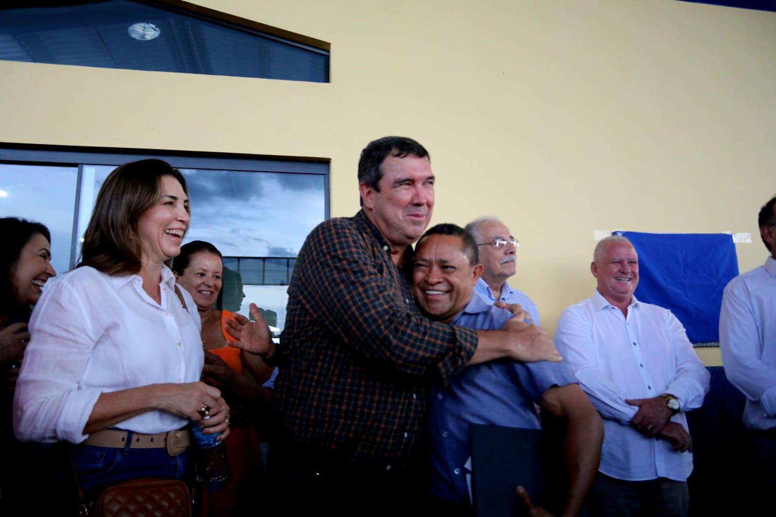 Na inauguração de escola com apoio do Governo, obra na MS-289 é anunciada em Amambai.