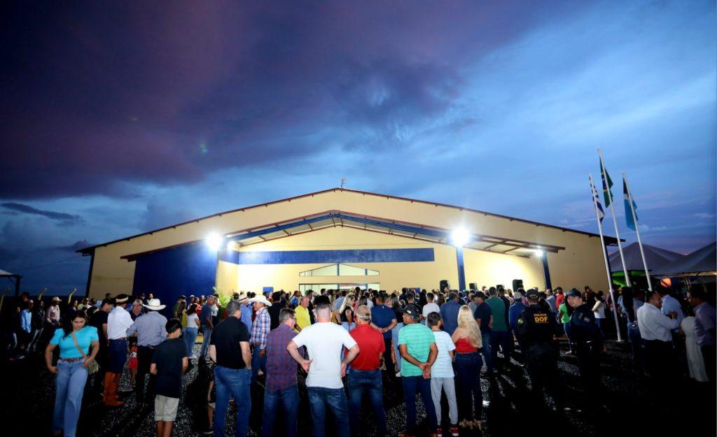 Na inauguração de escola com apoio do Governo, obra na MS-289 é anunciada em Amambai.
