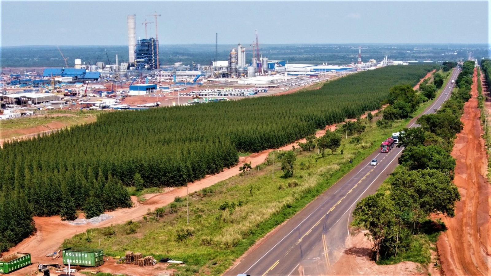 Com ambiente positivo de negócio, empreendedores investem no novo polo de celulose do Brasil. Com ambiente positivo de negócio, empreendedores investem no novo polo de celulose do Brasil.
