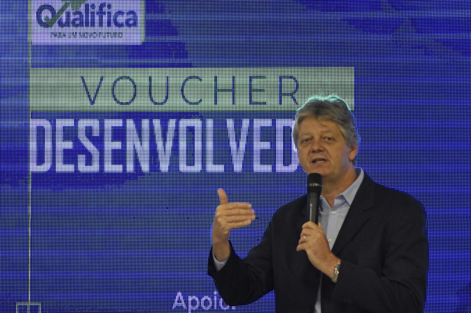 Voucher Desenvolvedor: programa oferece curso técnico de TI a 400 estudantes e 140 profissionais.