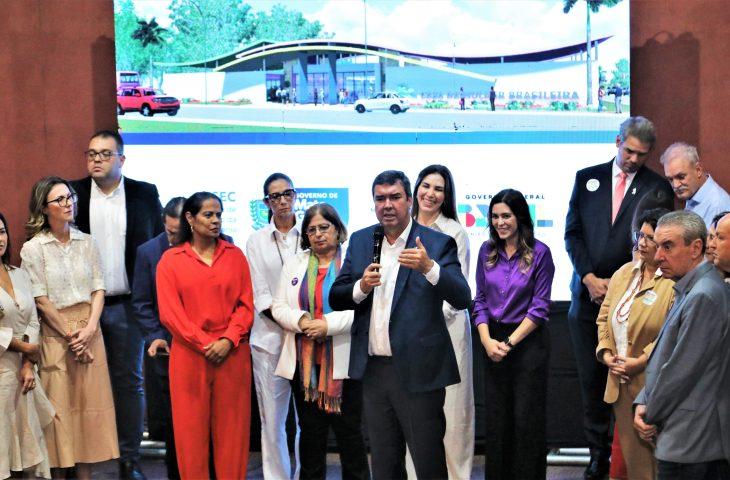 Governador Eduardo Riedel e Cida Gonçalves assinam a criação de casas da Mulher em Corumbá e Dourados. Governador Eduardo Riedel e Cida Gonçalves assinam a criação de casas da Mulher em Corumbá e Dourados.