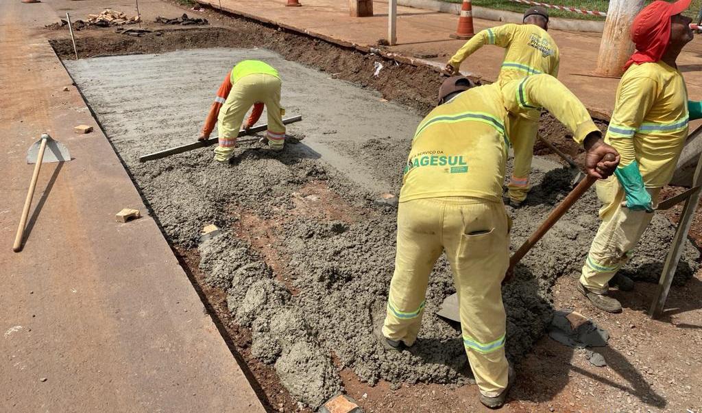 Dourados: revitalização da Avenida Coronel Ponciano segue cronograma de obra. Dourados: revitalização da Avenida Coronel Ponciano segue cronograma de obra.