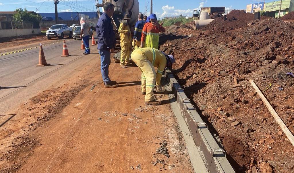Dourados: revitalização da Avenida Coronel Ponciano segue cronograma de obra. Dourados: revitalização da Avenida Coronel Ponciano segue cronograma de obra.
